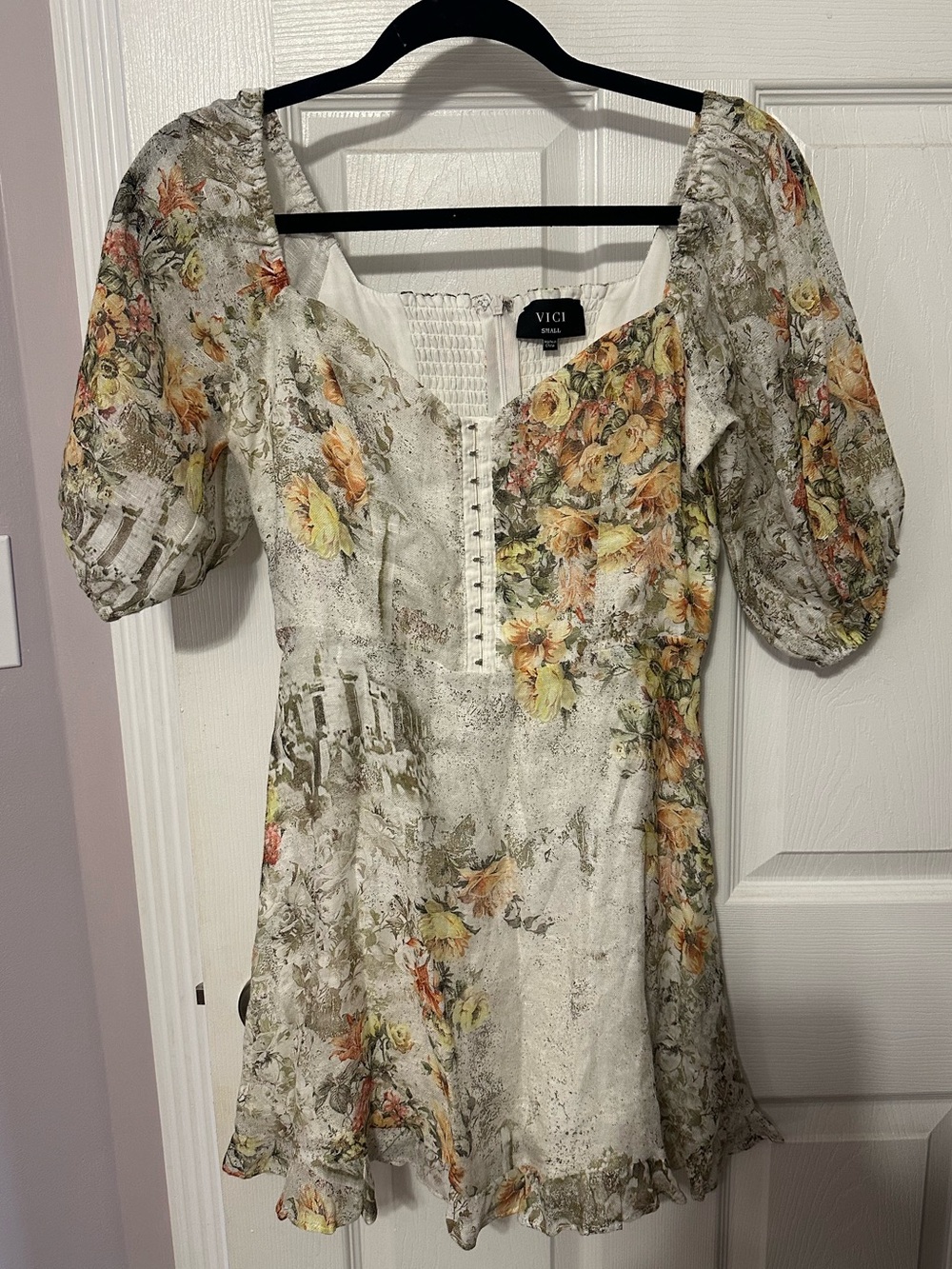 VICI Antique Floral Puff-Sleeve Mini Dress w/ Hook & Eye Closure Size Small.
